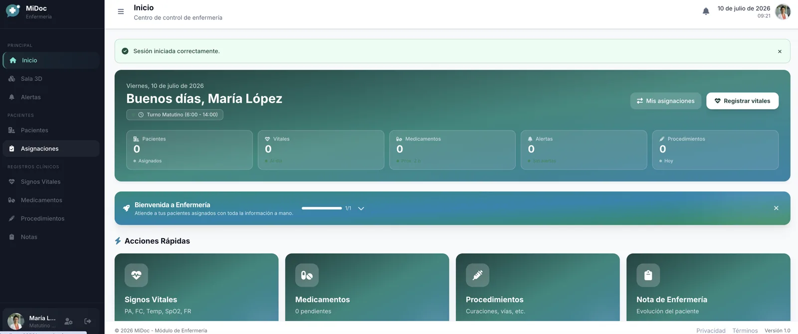 Dashboard del portal de enfermería de MiDoc con el turno matutino, contadores de pacientes, vitales, medicamentos y alertas, y acciones rápidas